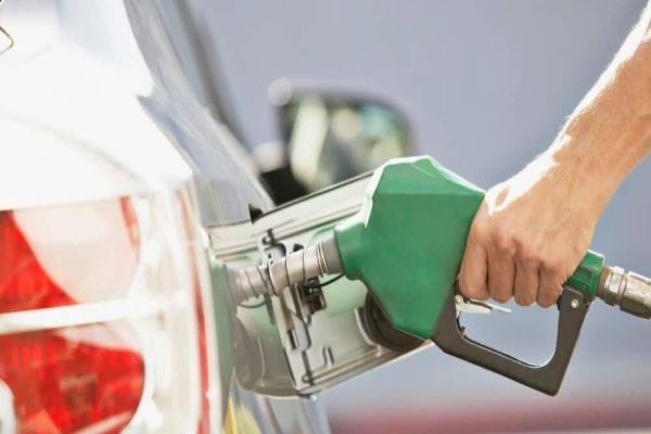 Preço da gasolina sobe pela quarta semana seguida no Brasil; diesel recua discretamente