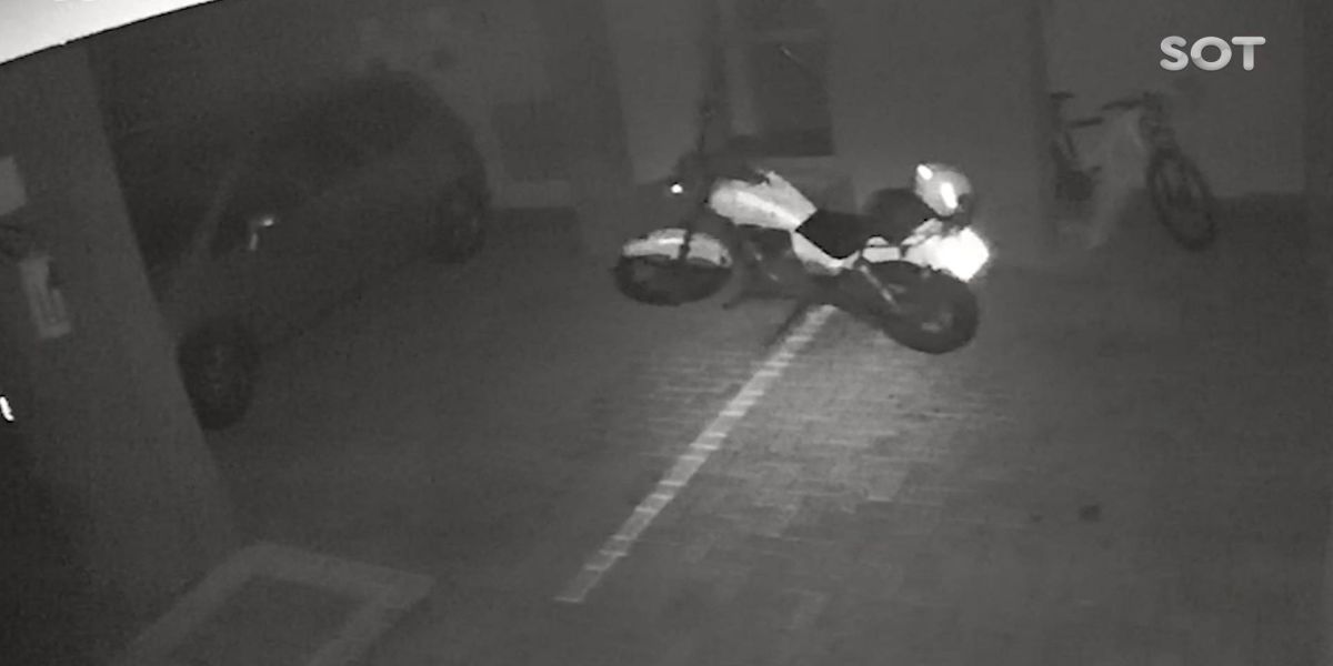Mistério: Motocicleta se move sozinha em estacionamento de condomínio no Paraná; Vídeo