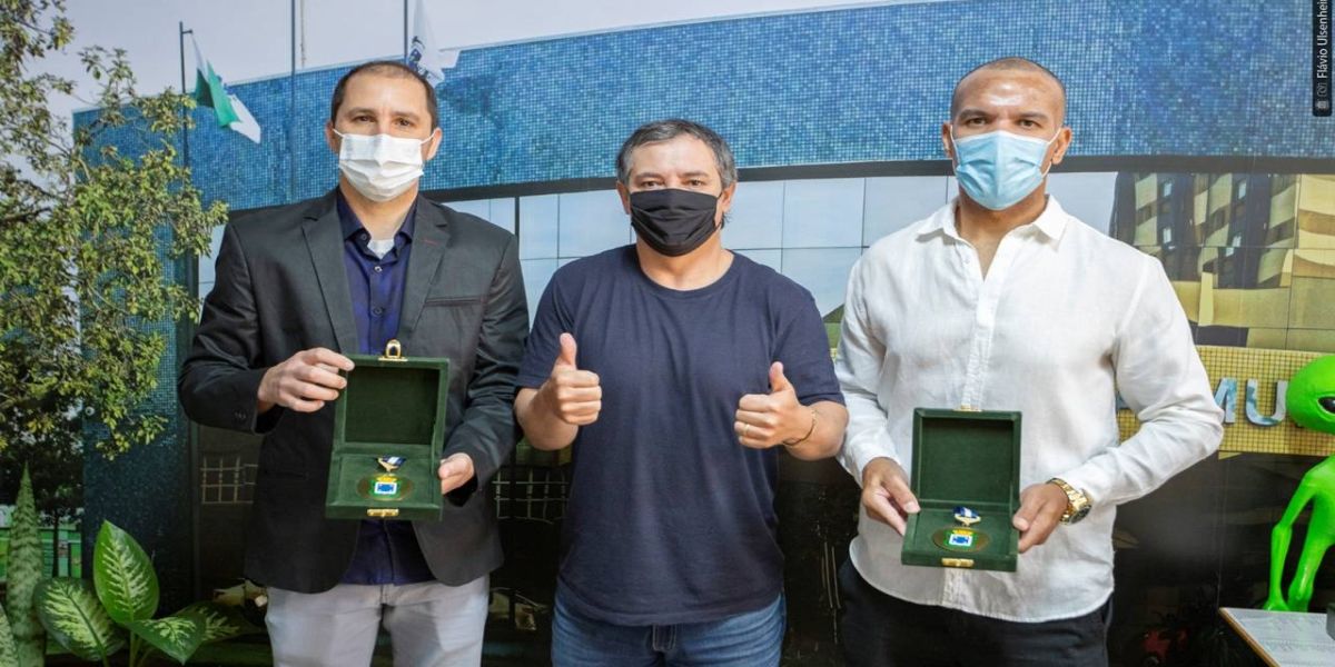 Cabral entrega homenagem a ex-árbitros Edvaldo Elias da Silva e Adair Mondini