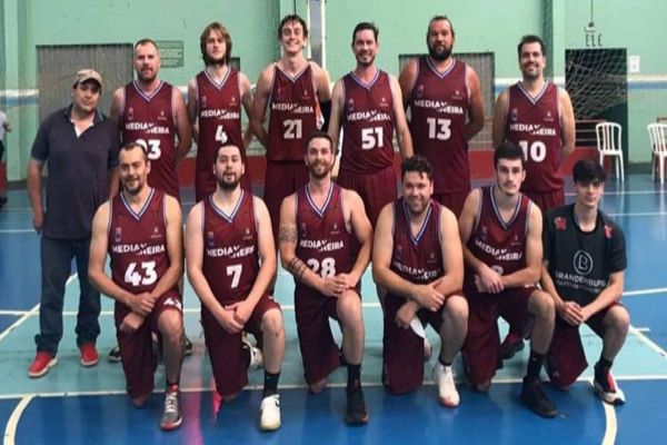 Medianeira vence novamente e assume a liderança da 5ª Liga de Basquete Abasmavel