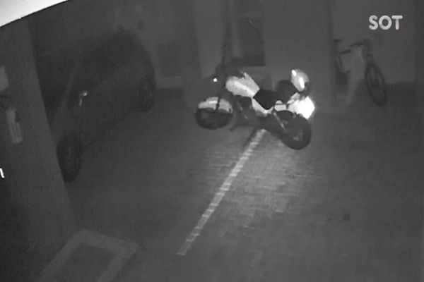 Mistério: Motocicleta se move sozinha em estacionamento de condomínio no Paraná; Vídeo