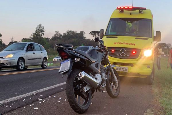 Imagem referente a notícia: Adolescente de 14 anos sofre fratura exposta após ser atropelado por moto na BR-277 em Cascavel