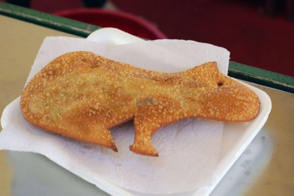 Imagem referente a notícia: Pastel e coxinha em formato de capivara é a atração da feirinha de Cascavel