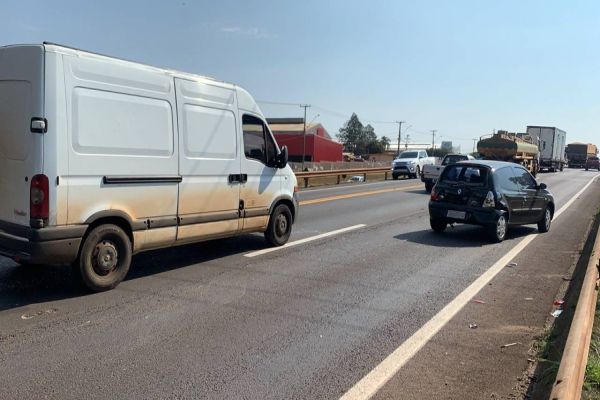 Colisão de trânsito é registrada na BR-277 em Cascavel