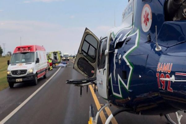 Três pessoas ficam em estado grave após colisão frontal na BR-277