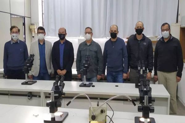 Parceria entre Unioeste e Receita Federal garante novos equipamentos para laboratório