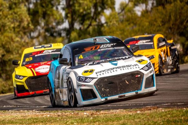 Léo Torres e Julio Campos disparam liderança da GT Sprint Race 2021