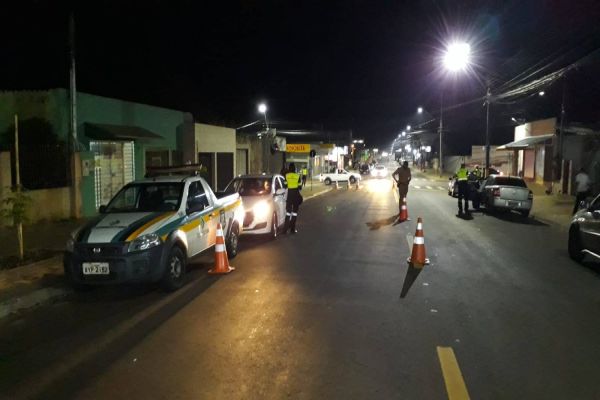 Blitz flagra 6 inabilitados e 8 sem cinto de segurança nessa segunda-feira (6) em Cascavel