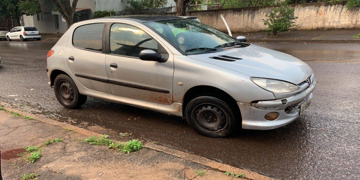 Mulher fica ferida após colisão entre carros no Centro de Cascavel