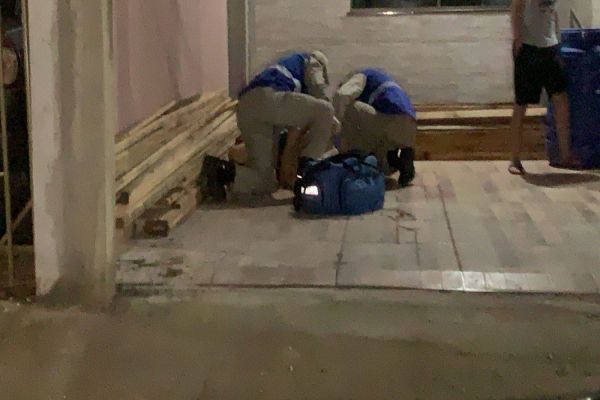 Imagem referente a notícia: Homem sofre queda de beiral de telhado em residência no Bairro Brasmadeira