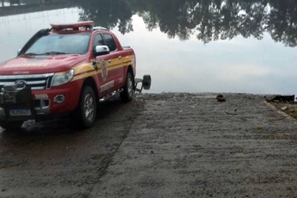 Bombeiros encontram mais um corpo boiando no rio Iguaçu