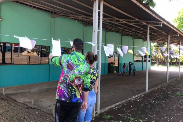 Agência do Trabalhador de Cascavel faz ação Vagas no Varal