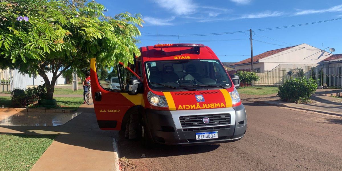 Mulher tem suspeita de fratura no antebraço após ser atropelada por ciclista no Jardim Clarito