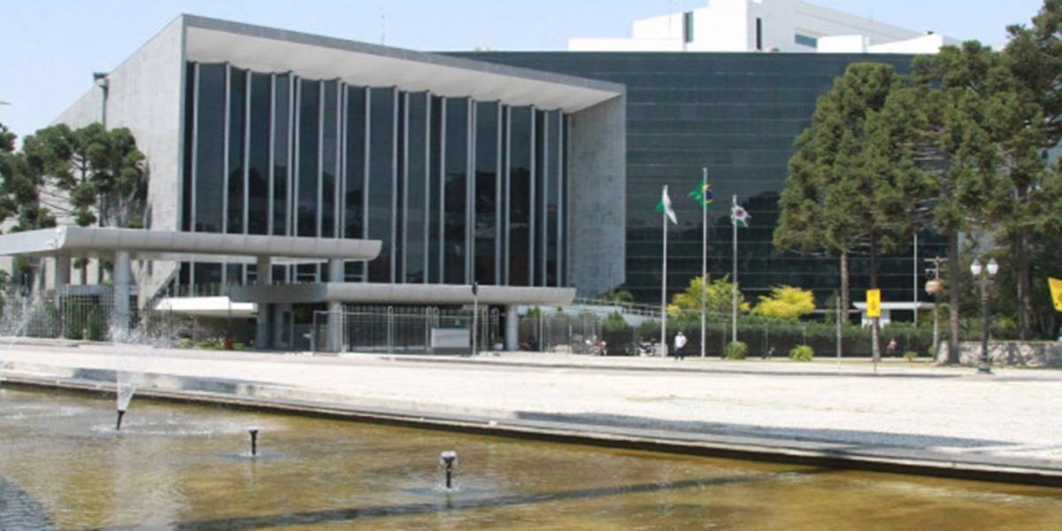 Deputados votam projeto que regulamenta a aplicação da dose complementar da vacina contra a Covid-19