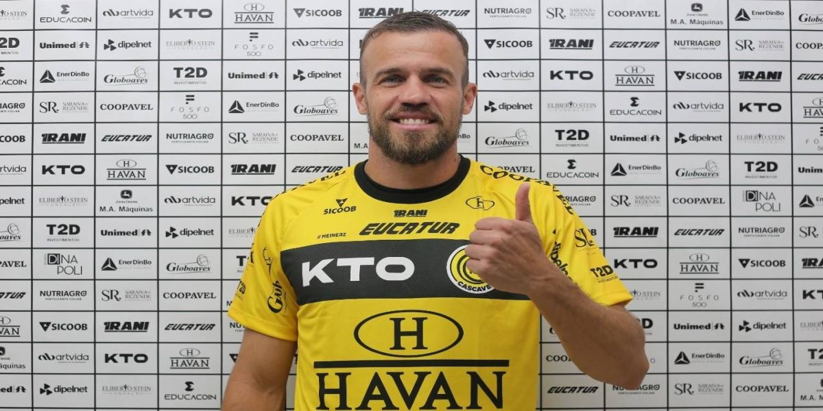 Com passagens por grandes clubes nacionais, FC Cascavel contrata zagueiro Chico