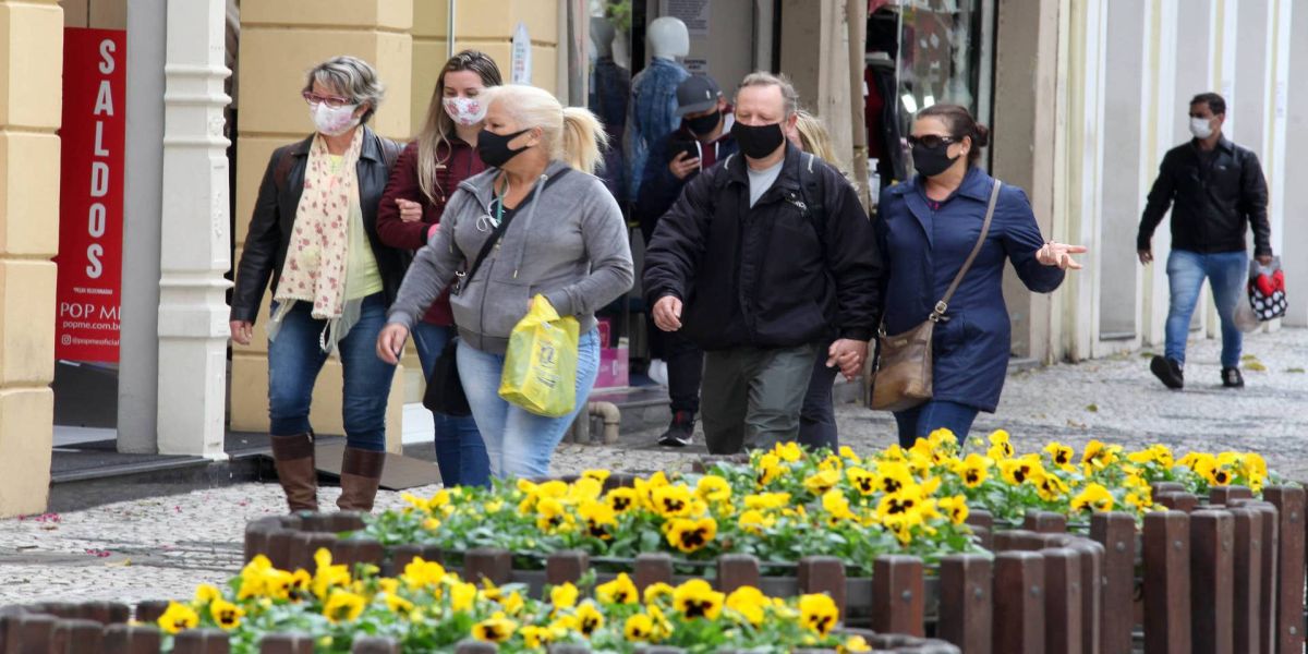 Com melhora dos indicadores, Paraná altera medidas restritivas contra a Covid-19