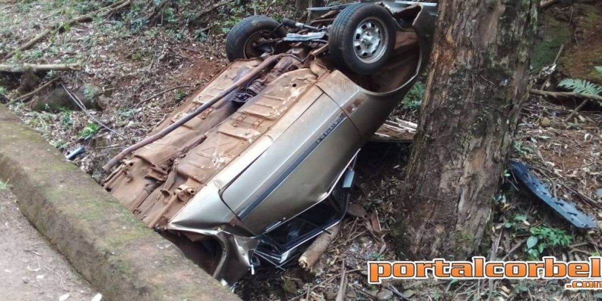 Capotamento é registrado na PR-574 entre Penha e Cafelândia