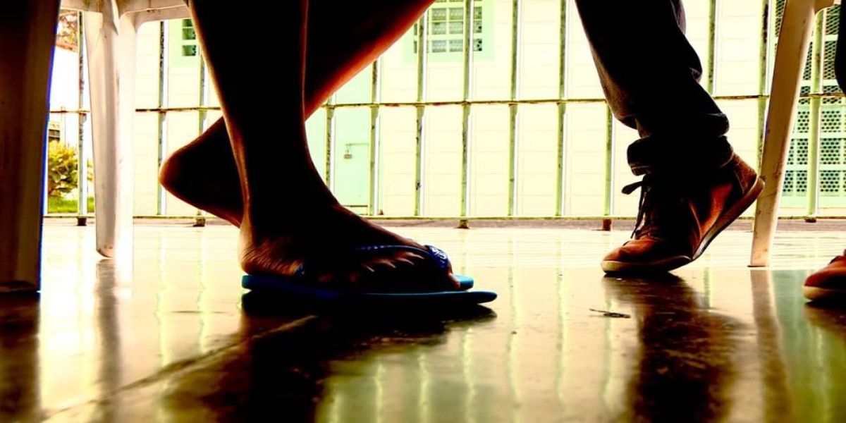 Adolescentes infratores cumprem pena mesmo que atinjam maioridade durante o processo