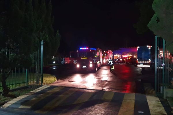 Corpo de Bombeiros é acionado para combater incêndio em hotel às margens da BR-277