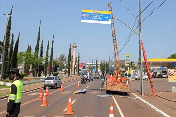 Desvie do Trevo Cataratas: rotas alternativas urbanas recebem reforço na sinalização vertical