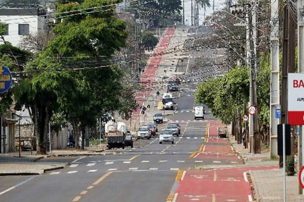 Imagem referente a notícia: Modernização da Avenida Piquiri leva segurança para motoristas e pedestres