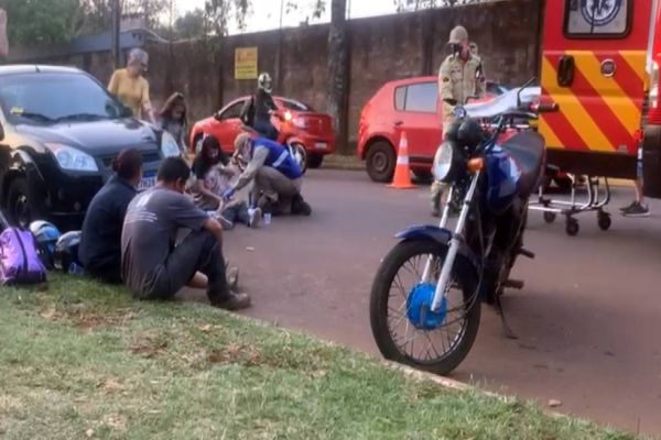 Imagem referente a notícia: Criança de cinco anos é atropelada por moto na Rua Fortunato Bebber