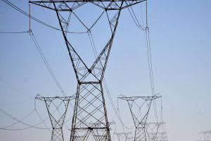 Consumidores poderão escolher fornecedores de energia a partir de 2027