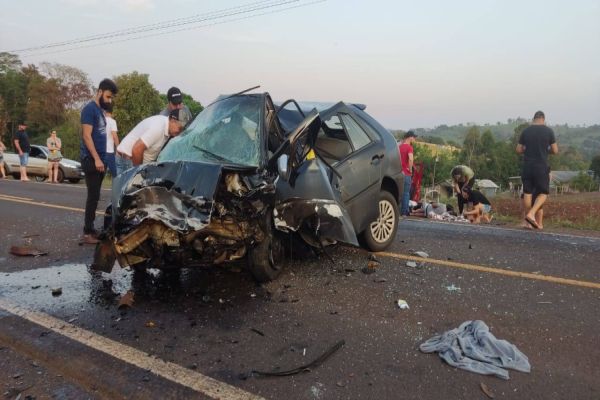 Imagem referente a notícia: Quatro pessoas morrem em colisão frontal na PR-281: Entre elas um menino de 3 anos e um bebe 27 dias