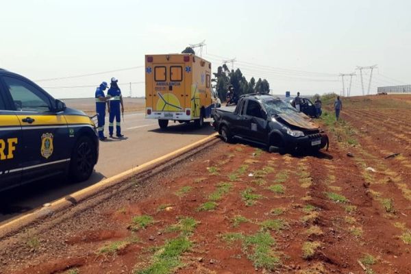 Mulher fica em estado grave após ser ejetada de veiculo em capotamento na BR-369 em Corbélia