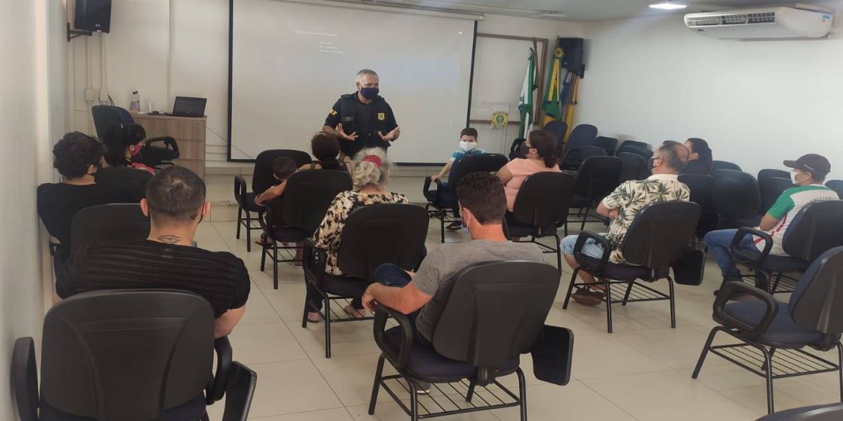 PRF Cascavel realiza ações educativas da Semana Nacional do Trânsito