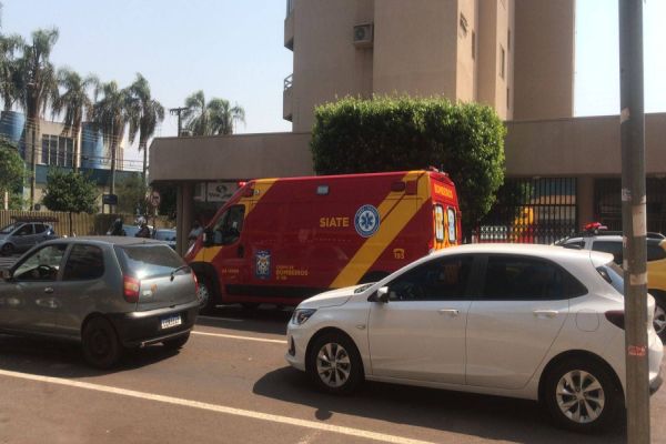 Imagem referente a notícia: Motociclista fica ferido após queda no Centro de Cascavel