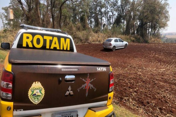 Imagem referente a notícia: Rotam apreende veículo carregado com mais de 600 kg de maconha em Marechal Cândido Rondon