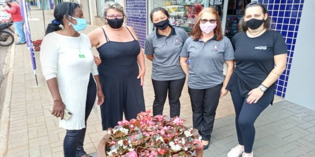 Ruas e avenidas de Cascavel são revitalizadas e ganham o colorido das flores