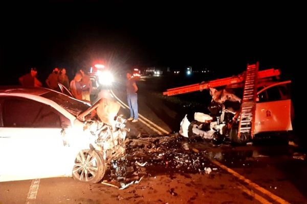 Três pessoas ficam em estado grave após colisão na PR-484, entre Três Barras do Paraná e Boa Vista