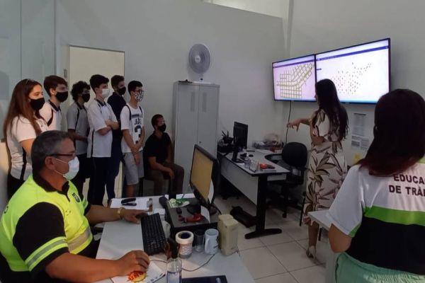 Transitar: Estudantes conhecem de perto a estrutura da Autarquia Municipal de Trânsito e Cidadania