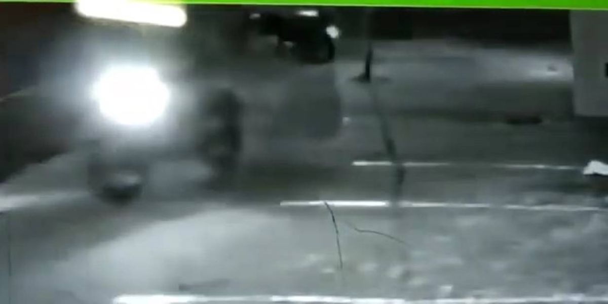 Câmera de segurança registra fuga de atirador que executou dois motoboys em Cascavel