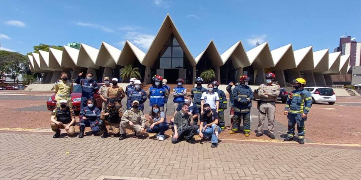 Semana Nacional do Trânsito é encerrada com simulação de colisão de trânsito em frente a Catedral