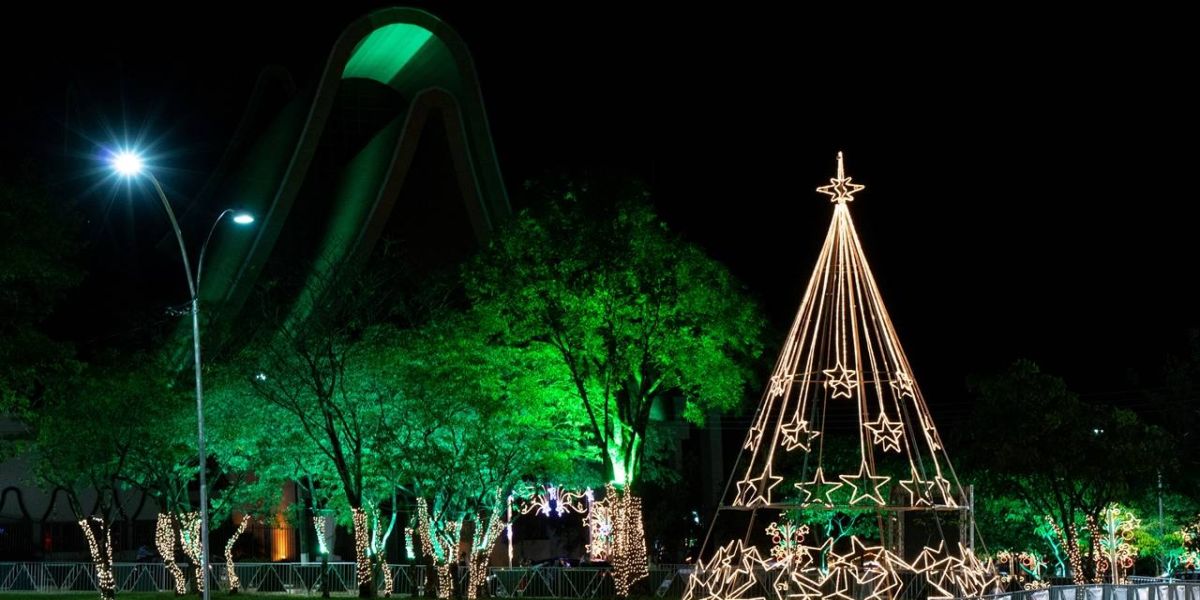 Natal de Águas e Luzes de Foz terá show de Padre Reginaldo Manzotti e autos natalinos em toda cidade