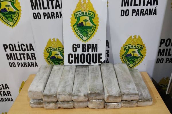 Mulher de 43 anos é detida com 13kg de maconha na rodoviária de Cascavel.