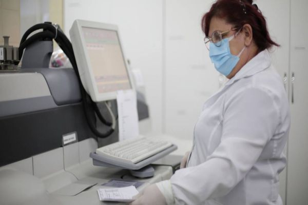 Dia do Farmacêutico e do Técnico de Laboratório: profissionais fundamentais dentro do Huop