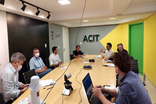 Fomento Paraná apresenta linhas de crédito para sociedades garantidoras, no Oeste