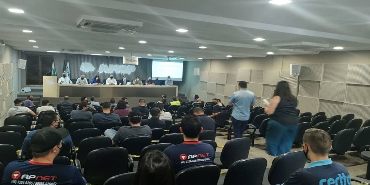 Empresas e órgãos públicos se integram para buscar solução para fios e cabos soltos