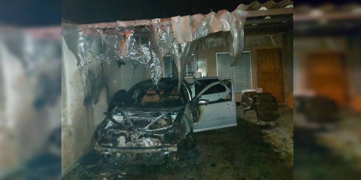 Golf é destruído após incêndio criminoso no Loteamento Belmonte