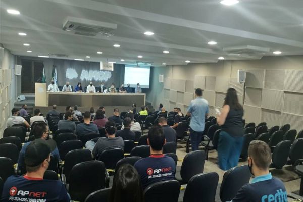 Empresas e órgãos públicos se integram para buscar solução para fios e cabos soltos