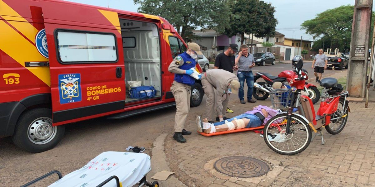 Ciclista sofre fratura em perna após colisão na Rua da Colonização