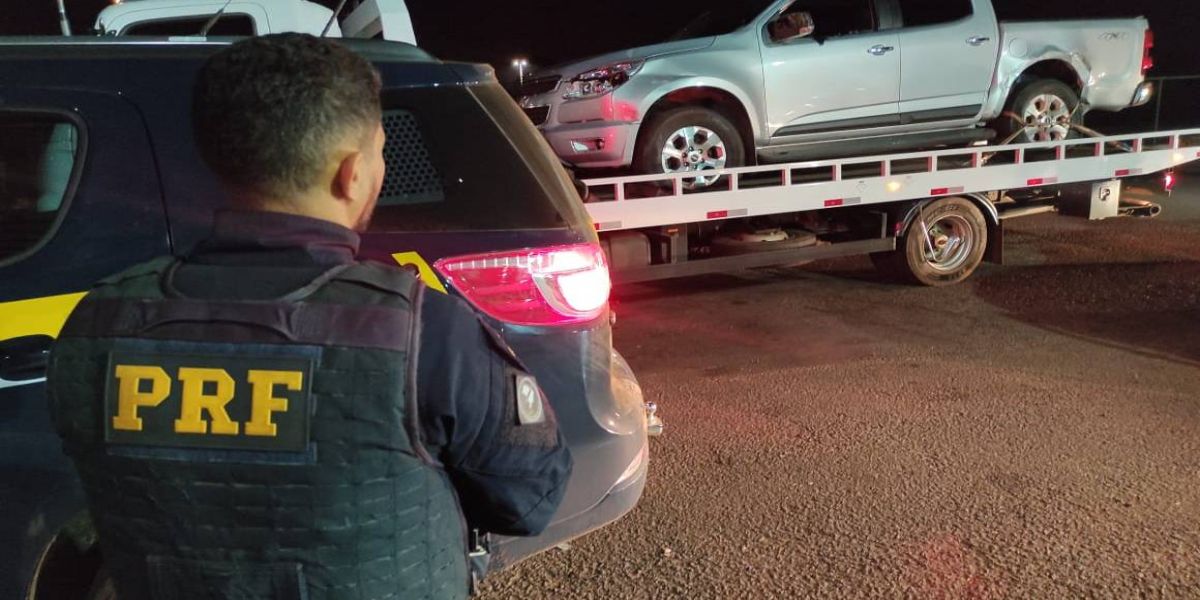 PRF recupera camionete, liberta vítima e prende dois homens por roubo em Pérola