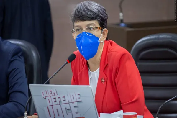 Foto relacionada a notícia: Professora Liliam questiona Prefeitura a respeito de sobrecarga na educação