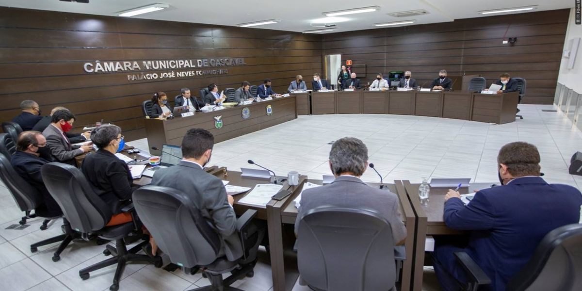 Previdência complementar dos servidores municipais passa com emendas