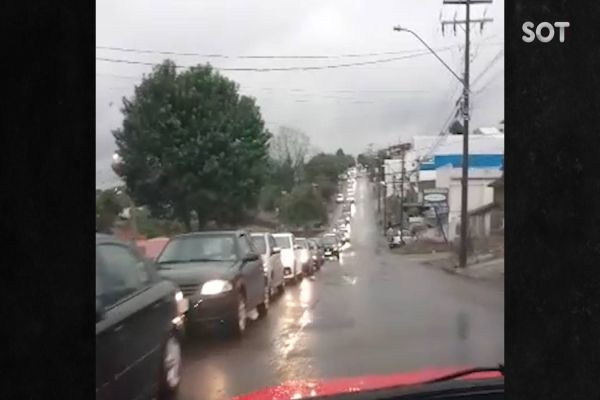 Imagem referente a notícia: Congestionamento: Moradores do Bairro 14 de novembro pedem melhorias no trânsito