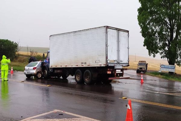 Duas pessoas morrem e uma criança fica em estado grave em acidente na BR-369 em Cascavel